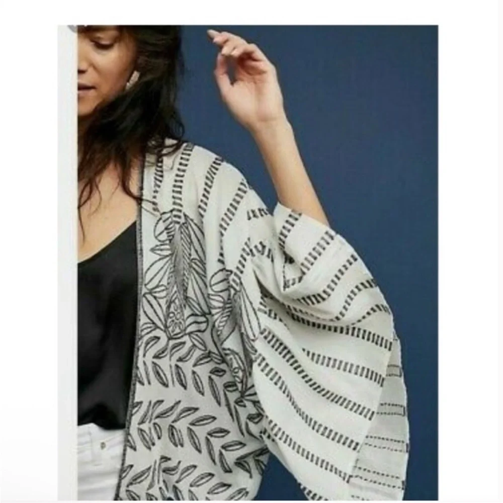 Anthropologie Akemi + Kin Embroidered Kimono Tunic Boho Relaxed Fit One Size - Picture 3 of 7